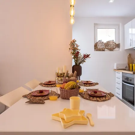 Mhouse Lease Walk To And Center *